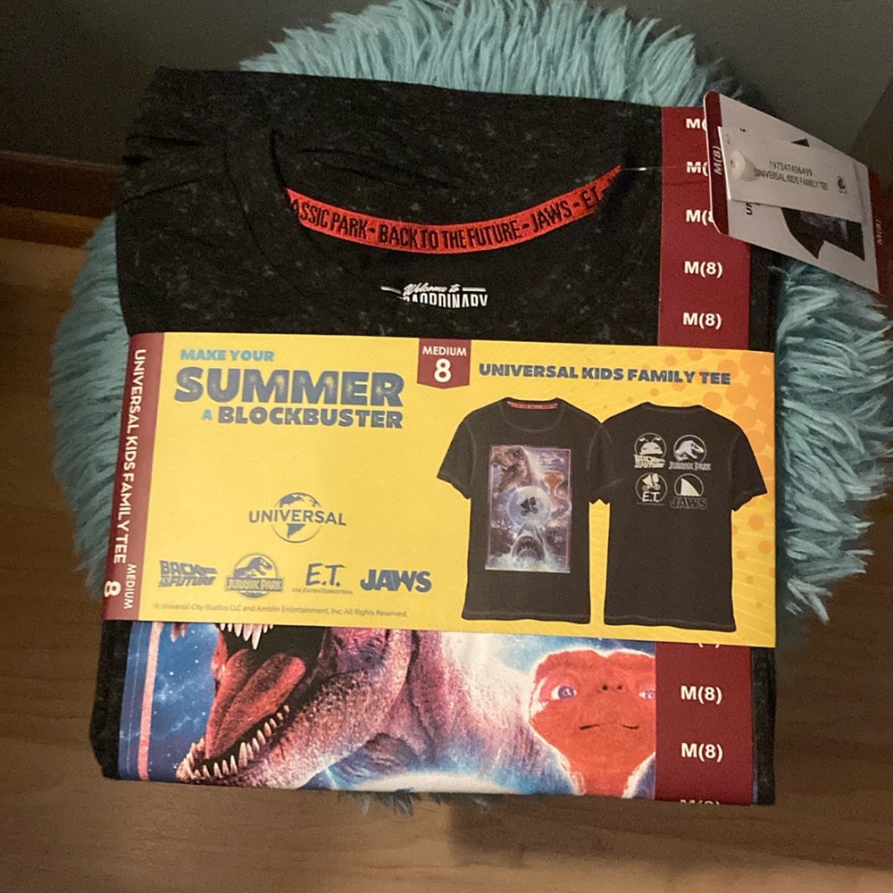 BRAND NEW KIDS  UNIVERSAL SHIRT SIZE 8 MEDIUM! NWT! SMOKE FREE HOME!
